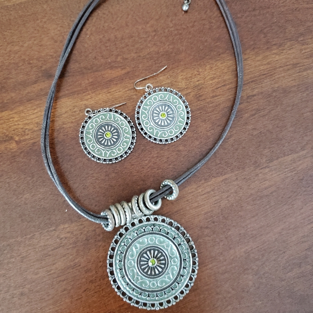 Necklace and earring set